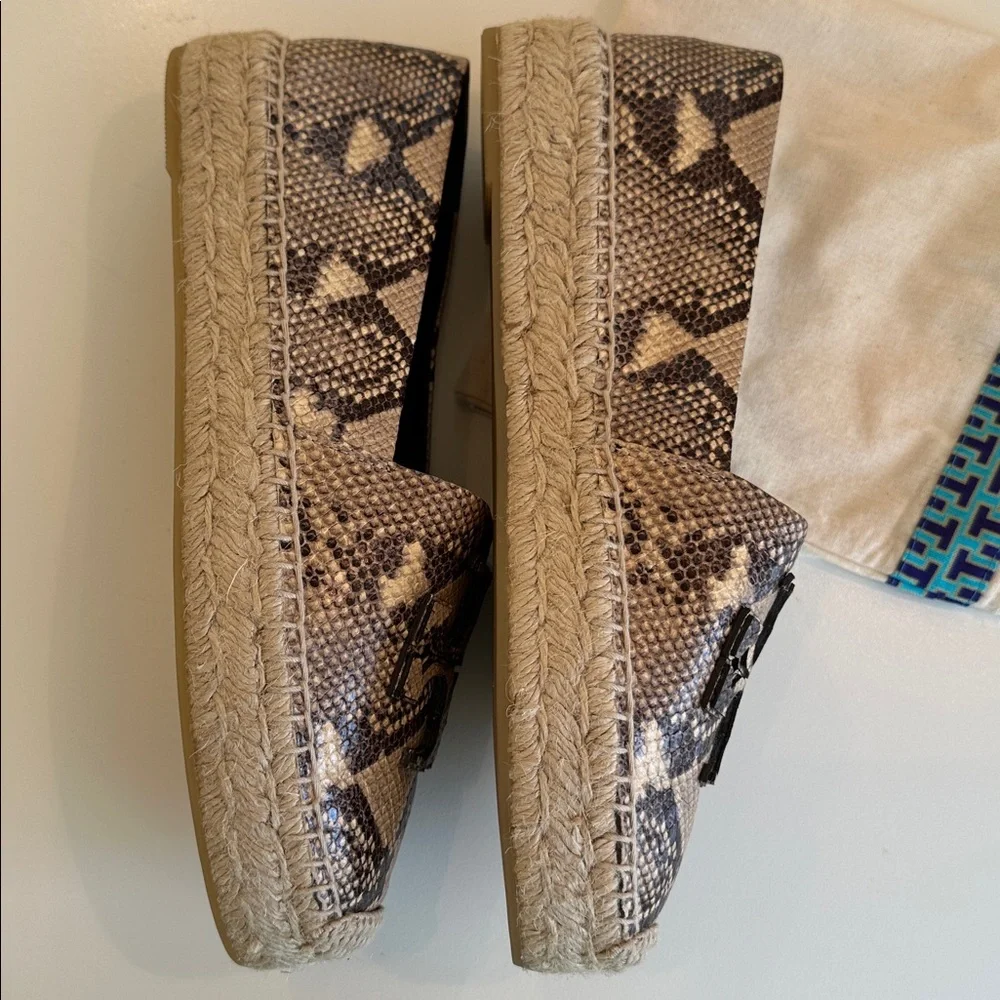 New Tory Burch Black and Cream Snake Skin Espadrilles. Size 7M.